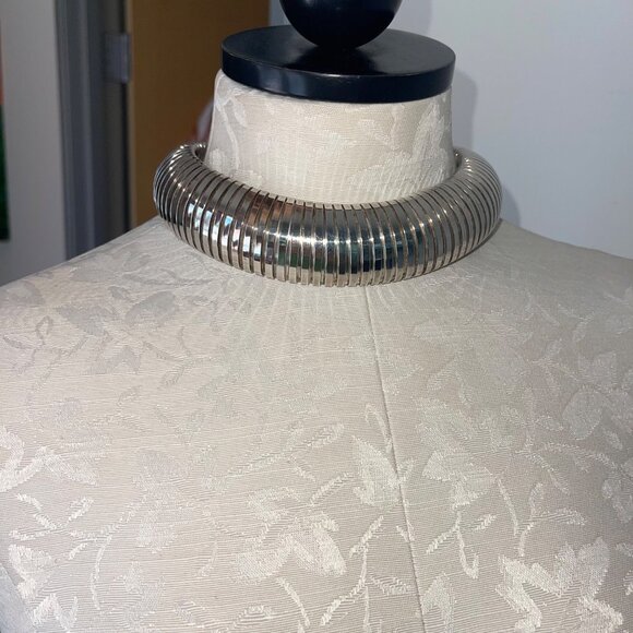 Vintage 1980s Womens Choker Necklace Gorgeous Wide Silver Plated Omega Style - Picture 5 of 8